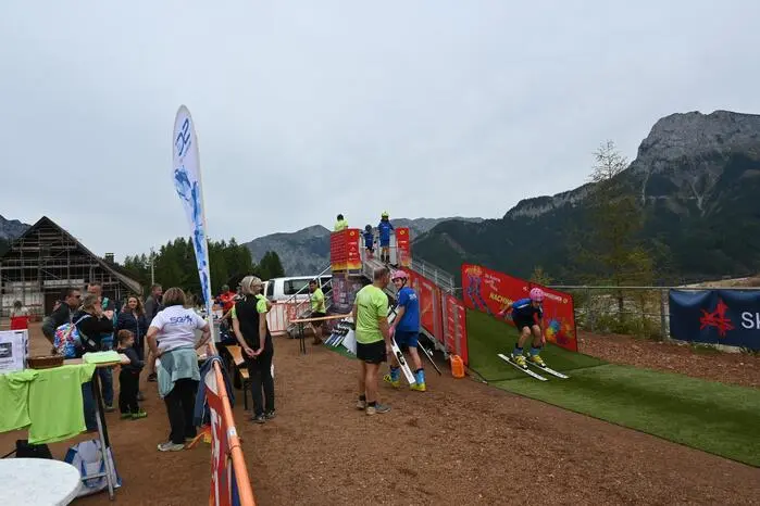 Nicht nur am Kleinbagger und beim Komatsu-Simulator konnten Besucher:innen ihre Geschicklichkeit unter Beweis stellen, sondern auch ihren sportlichen Ehrgeiz auf der mobilen Sprungschanze von Ski Austria in Kooperation mit dem SC Erzbergland und ihre Konzentration am Laserbiathlon beweisen, zu dem das NAZ Eisenerz einlud.