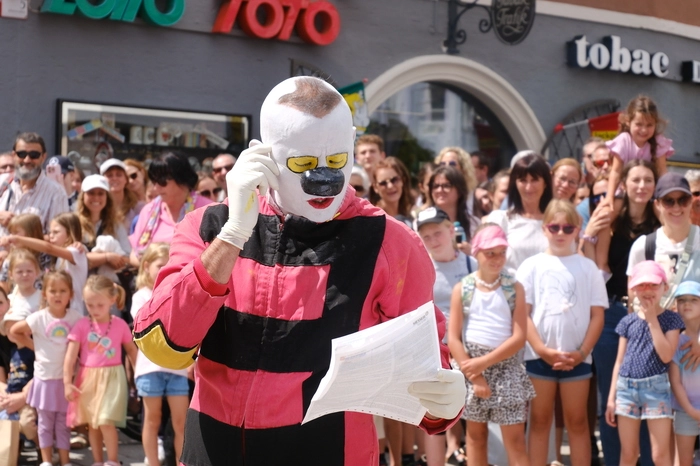 Der Chilenische Clown „Murmuyo“ begeisterte kleine wie große Zuschauer