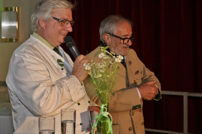 ORF-Kulinarikexperte Reinhard Grundner führte launig durch den Abend und bat zum Abschluss noch Chef-Tester Willi Haider auf die Bühne.