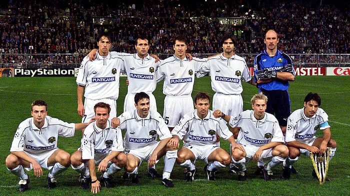 Sturm begann mit Gerald Strafner, Markus Schupp, Franco Foda, Gilbert Prilasnik, Kazimierz Sidorczuk (stehend von links), Ferdinand Feldhofer, Roman Mählich, Günther Neukirchner, Tomislav Kocijan, Jan-Pieter Martens und Ivica Vastic (hockend von links)
