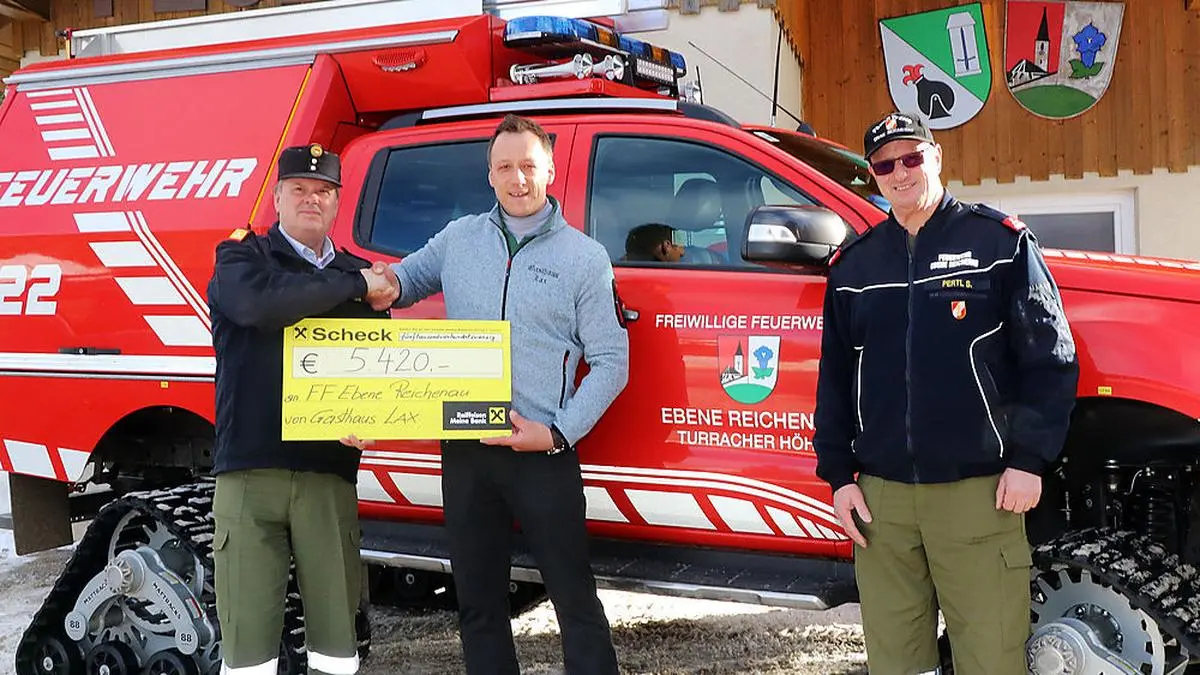 Ludwig Konrad, Stefan Lax und Siegfried Pertl (von links) bei der Übergabe 