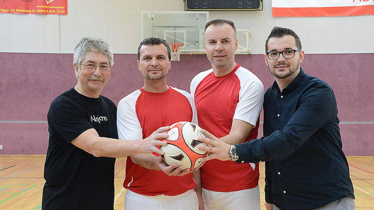 Anton Boschitz, Esad Memic, Hasudin Atanovic und Emir Memic (von links) waren gemeinsam am Ball