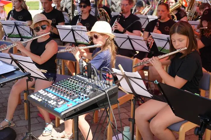 Für die musikalische Darbietung sorgte die Bergkapelle Fohnsdorf unter Kapellmeister Ralph Duschek in Zusammenarbeit mit den Volksschulen Fohnsdorf und Dietersdorf unter Direktorin Edith Wolfger.