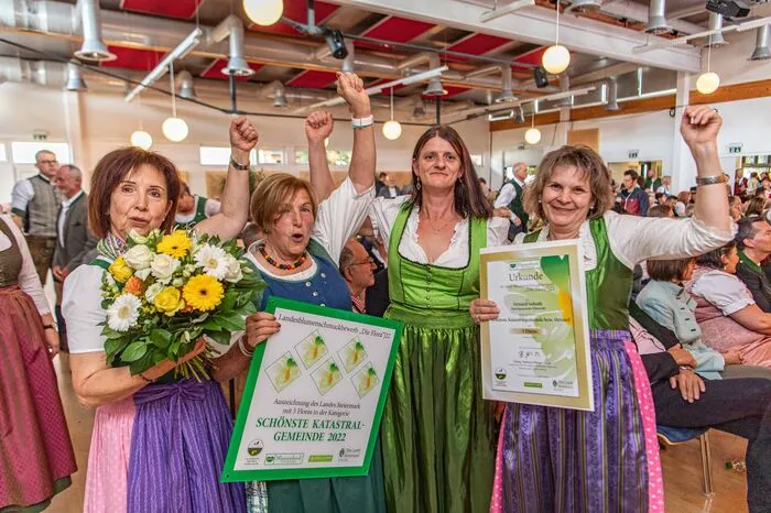 Die vier Blumendamen aus Soboth: Friederike Niedereder, Annelies Simon, Marianne Schofl und Margit Gollob, die sich ehrenamtlich um die Blumenpracht kümmern. Sie holten für Soboth in der Kategorie "Schönste Katastralgemeinde" fünf Floras