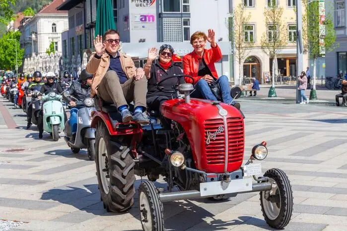 Unter den Ehrengästen durfte Alexander Debeletz von der Vespagang-Leoben Vizebürgermeisterin Birgit Sandler, Gemeinderat Johannes Gsaxner sowie Stadtpfarrer Markus Plöbst begrüßen.