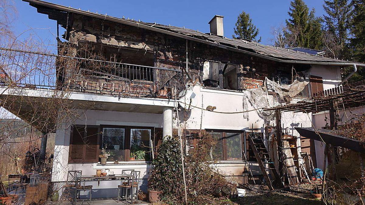 Das Haus wurde zerstört und gilt als einsturzgefährdet