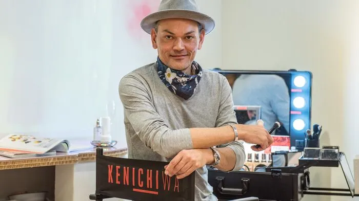 Stylist Ken-Ichi Krueger stylte unter anderem bereits Schauspielerin Salma Hayek, Tilda Swinton, Model Linda Evangelista, Sängerin Nelly Furtado oder Sänger Xavier Naidoo. 
