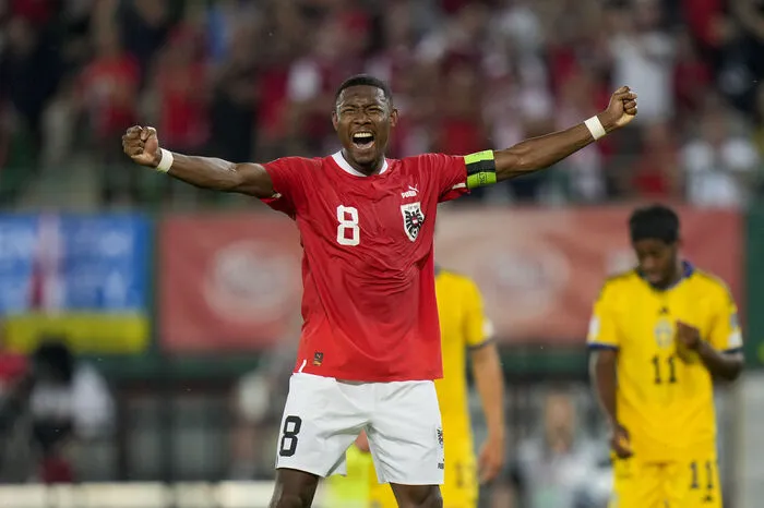 David Alaba: 3 Wurde nachträglich für 100 Länderspiele geehrt. Danach war er nicht so souverän wie gewohnt, die direkten Duelle mit Isak behagten ihm nicht. Auch im Passspiel nicht immer punktgenau.