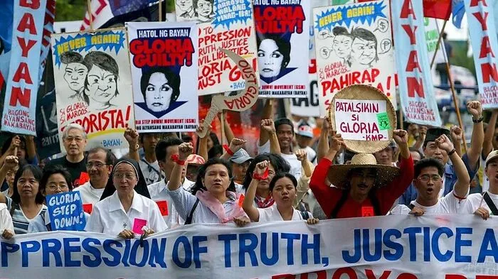 Viele haben mit dem Marcos-Regime noch eine Rechnung offen - ein Heldenbegräbnis wurde dem bereits 1989 Verstorbenen jetzt verweigert 