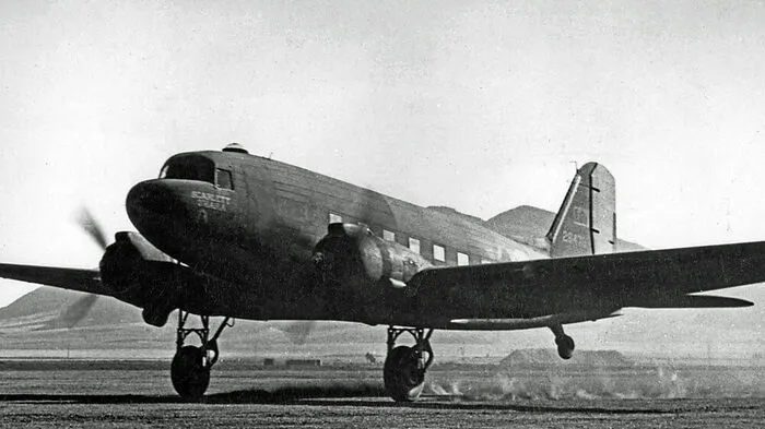 Eine der abgestürzten amerikanischen ähnliche Douglas C-53