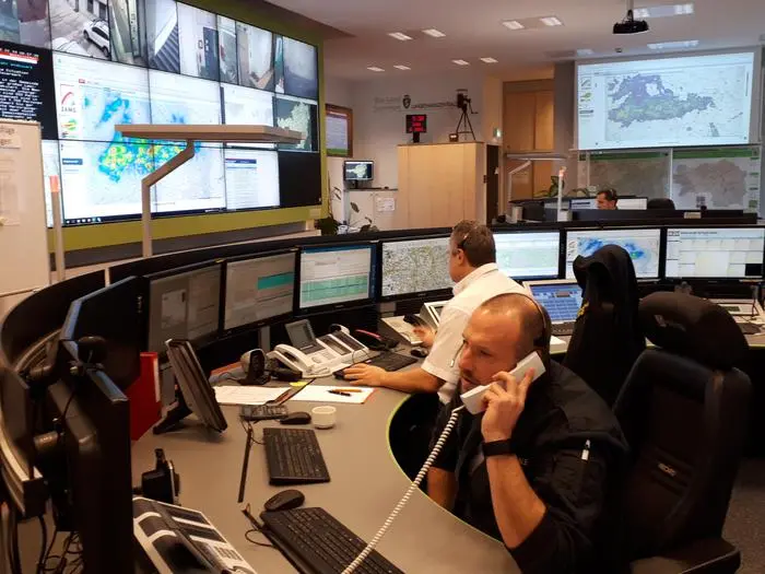 ABD0043_20190106 - GRAZ - ÖSTERREICH: ZU APA0095 VOM 6.1.2019 - Die Lawinensituation in der Obersteiermark bleibt am Sonntag, 06. Jänner 2019, angespannt. Im Bild ein Blick in die Landeswarnzentrale in Graz. - FOTO: APA/PETER KOLB,winter, wetter, lawinensituation, schnee, schneemassen