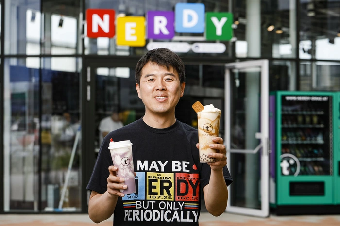 In Kürze hat Asia-Multigastronom Thomas Liu auch noch ein weiteres Highlight parat: Am Freitag kommt die erste Selbstbedienungs-Zuckerwattemaschine Österreichs an.