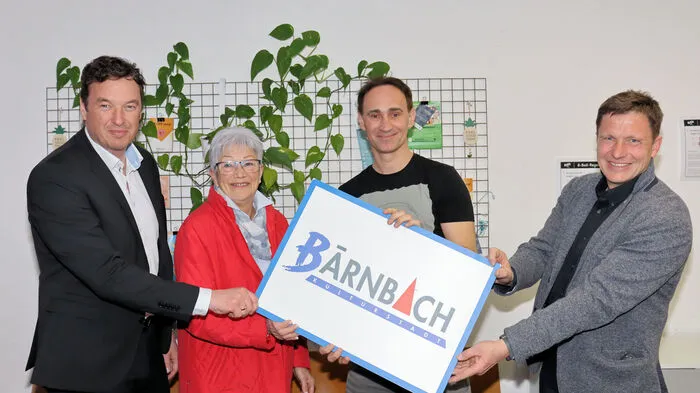 Bürgermeister Jochen Bocksruker, Stellvertreterin Helene Maier und Kulturstadtradt Andreas Albrecher hießen Ö3-Callboy Gernot Kulis in Bärnbach willkommen.