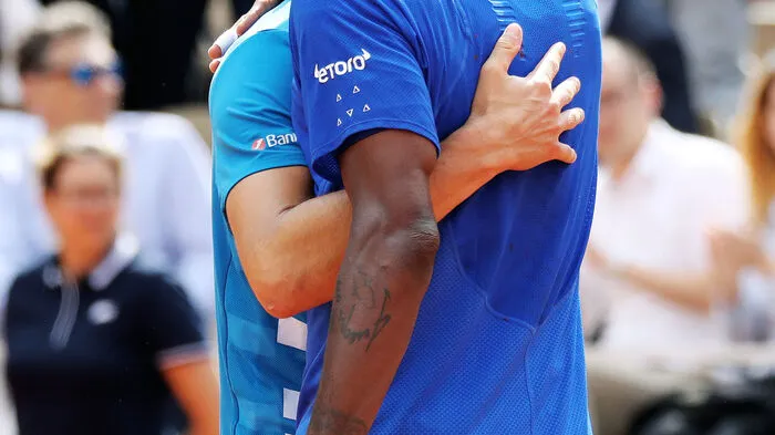 Dominic Thiem feierte im Achtelfinale der French Open einen 6:4, 6:4, 6:2-Sieg über Gael Monfils 