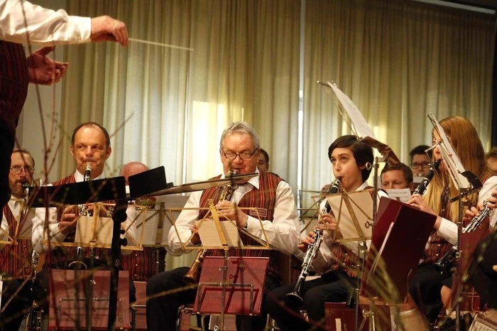 Der musikalische Klangbogen umspannte Stücke wie Florentiner Marsch, Kürfürsten Reitermarsch...    
