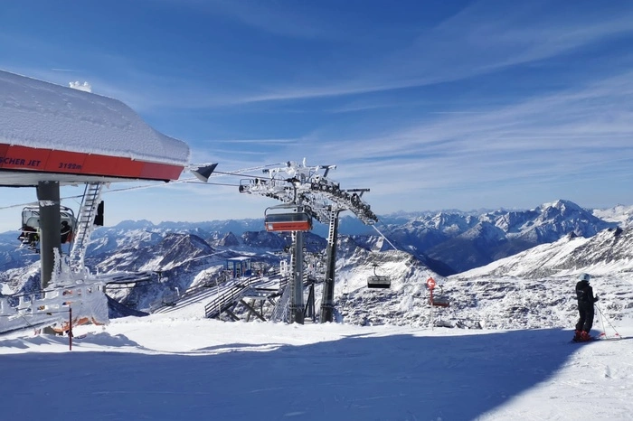 Die Betreiber des Skigebiets Mölltaler Gletscher bewerben das Kartenportal „Gopass“ mit einer radikalen Preispolitik. Skifahrer, die die App „Gopass“ herunterladen, erhalten einen Gutschein für einen Tagesskipass um 19 Euro (um 40 Euro günstiger als der Normalpreis). Die Registrierung ist kostenlos. Die Aktion gilt noch bis zum 31. Jänner