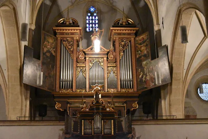 ... und verschwand dann wieder, um vor der Orgel Platz zu nehmen - dort durfte man keine Fotos machen, um die Magie zu wahren