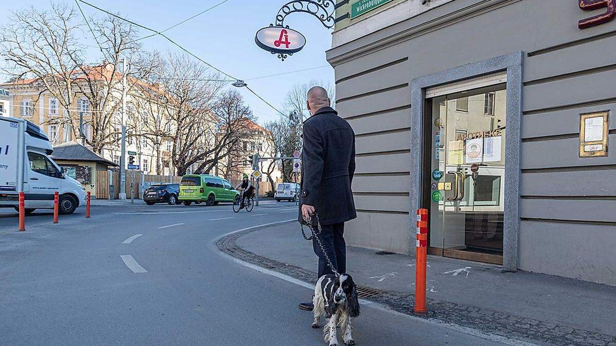 Wir schauen uns in den alten Straßen und auf alten Plätzen von Graz um. Was sie waren, was aus ihnen wurde. 