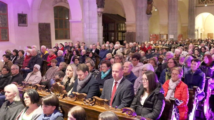 Wenn die Stadtkapelle Friesach unter Obmann Martin Schiava und Kapellmeister Günther „Flöte“ Pachler zum Chor- und Orchesterkonzert lädt, bleiben die Besucher nicht aus. 