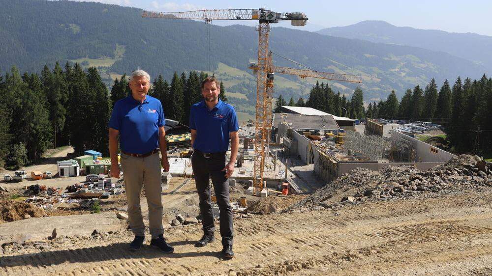 Die Kreischberg-Geschäftsführer Karl Fussi und Reinhard Kargl vor der Baustelle im Bereich der Mittelstation