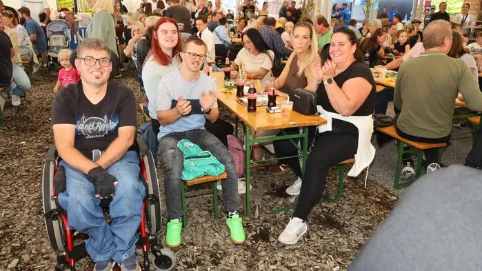 Ein Fest der Superlative organisierte der Benefizverein „Lebensfreid für olle Leit“ in Mühldorf. Der dabei erzielte Reingewinn geht an die herzkranke Elena (5) aus Eichkögl.