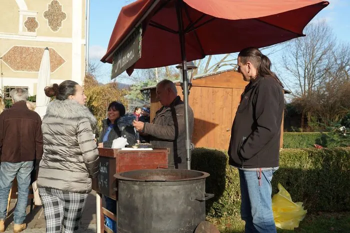 Natürlich wurden die Besucherinnen und Besucher auch kulinarisch und musikalisch verwöhnt.