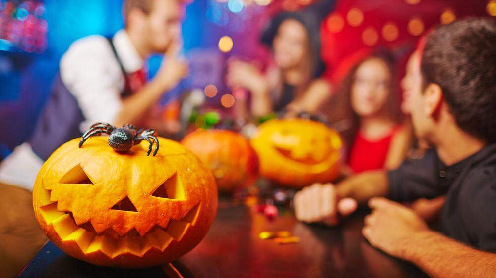 Groß angelegte Lokal-Kontrolle zu Halloween hat rechtliche Folgen