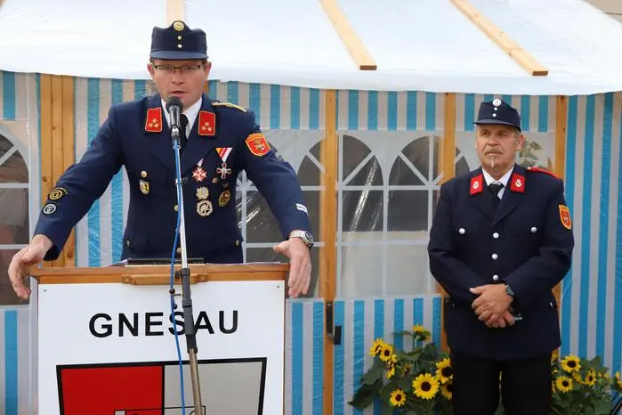 Grußworte gab es von Feuerwehrkommandant Riebert Zwatz (am Foto Links).