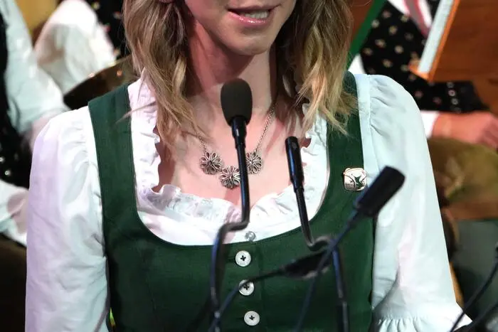 Obmann Christoph Koini begrüßte das Publikum, durch den Abend führten Melanie Scherkl und Sarah Maritschnegg.