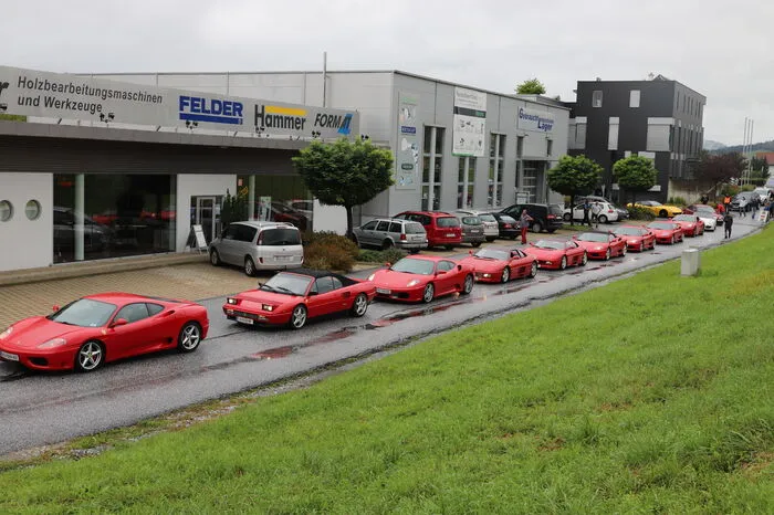 Pünktlich um 13 Uhr fuhr die Autokolonne schließlich Richtung Geistthal los ... 