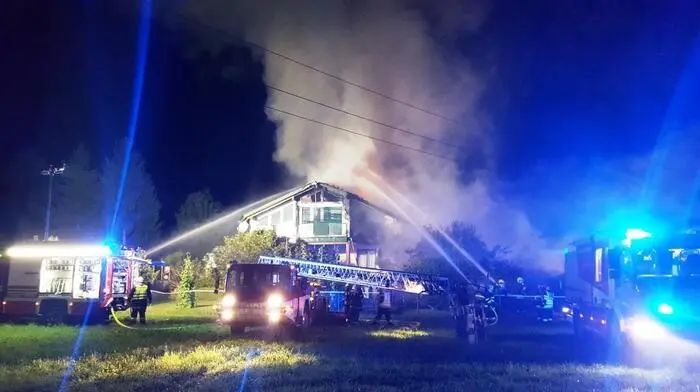Die Feuerwehr musste in der Nacht auf Montag kurz nach Mitternacht zu einem Brand in Lieboch ausrücken.