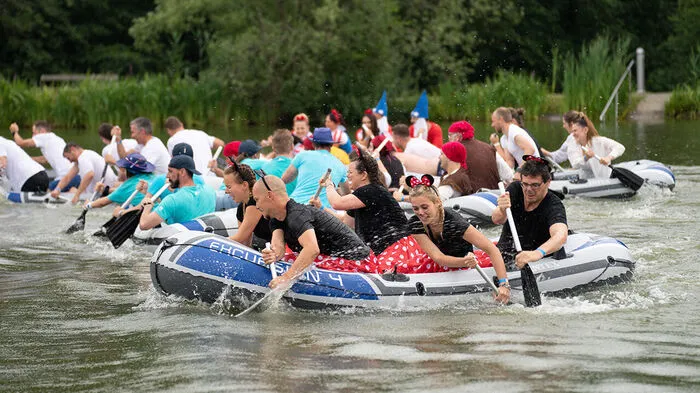Ob Trainee oder Technologieexpertin, am 7. Juli saßen alle im gleichen Gummiboot ...