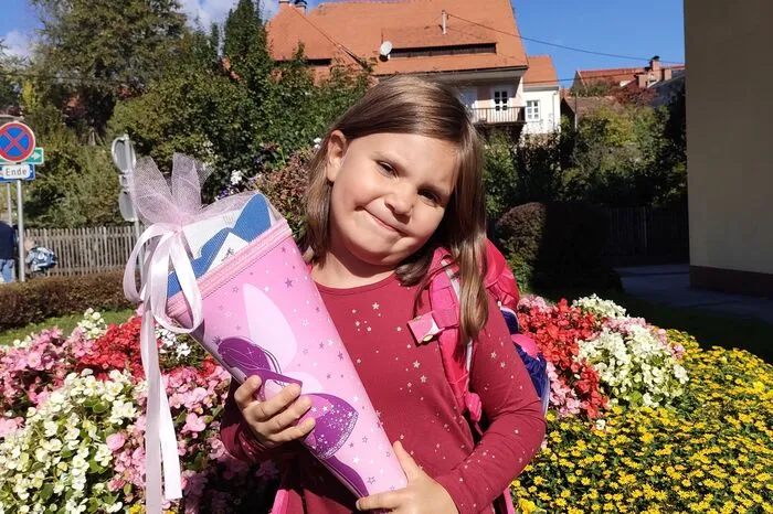 Sophia an ihrem 1. Schultag. Sie hat sich schon sehr auf die Schule in Bad Schwanberg gefreut. Hier können Sie Ihre Bilder hochladen und am Gewinnspiel teilnehmen