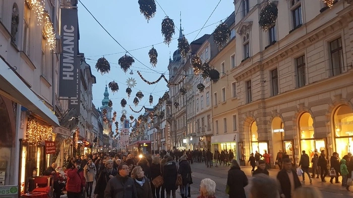 Nicht nur die Grazer Herrengasse versprüht vorweihnachtliche Stimmung, auch. . .