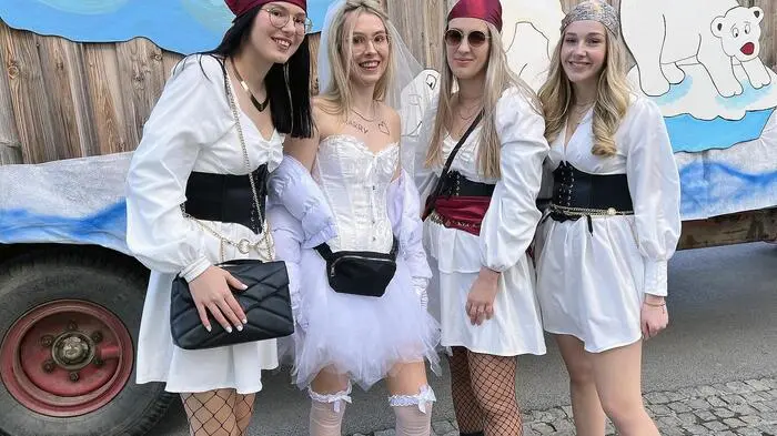 Schon Tradition hat das närrische Faschingstreiben durch die Fürstenfelder Innenstadt. 