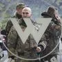 Besucher in Militärtarnung stehen am Eingang des "PMC Wagner Center", das mit dem Geschäftsmann und Gründer der privaten Wagner-Militärgruppe Jewgeni Prigoschin – auch bekannt als Putins Koch – verbunden ist