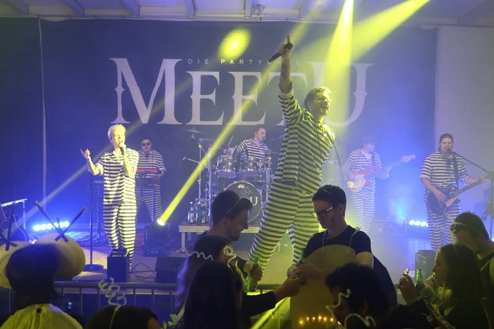 „MeetU“ heizte dem Partypublikum vom ersten Lied weg ordentlich ein.