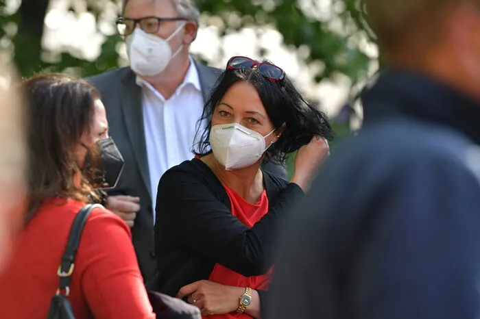 Auch Ex-Parteichefin Martina Schröck fand sich zum Demo-Zug ein.