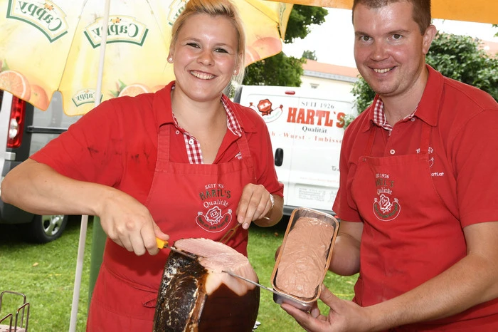 Sieben Fleischer vom Lesachtal bis ins Lavanttal und treue Freunde aus San Danilele mit ihren Schinkenspezialitäten sind nach Spittal gekommen um ihre Spezialitäten anzubieten und zu verkosten.