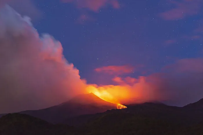 Es kommt immer wieder zu kleineren und größeren Eruptionen.