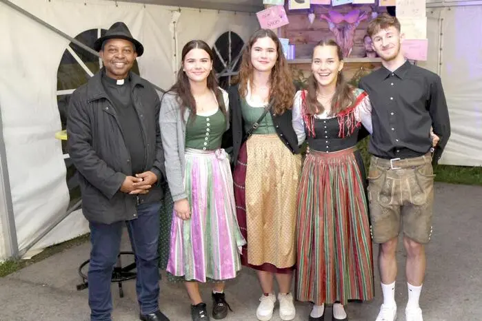 Klar, dass sich bei der Party unter anderem auch Bürgermeister Harald Jannach und Hochwürden Charles Ogbunambala (Foto) sichtlich wohl fühlten. Weiters gesichtet: LJ-Landesleiterin Martina Ogriseg sowie LJ-Bezirksleiterin Laura Zwischenberger. 