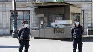 Polizei vor der Albertina in Wien