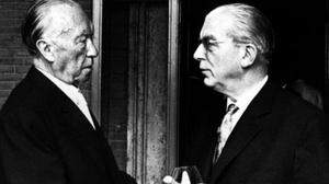 Adenauer und sein engster Berater Globke  | Kanzler Konrad Adenauer (links) und Hans Globke. 