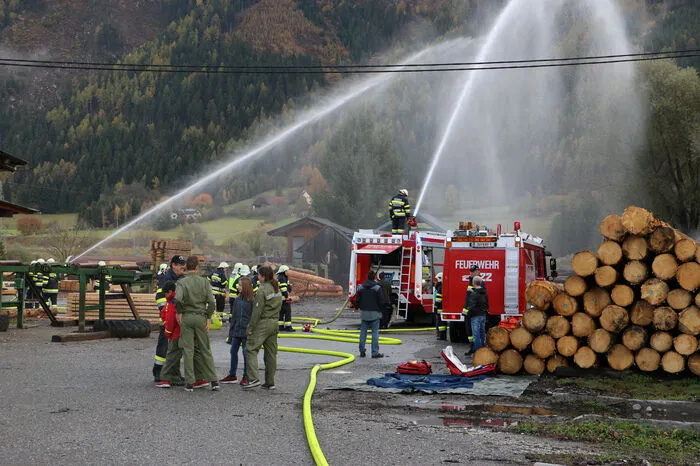 Geleitet wurde die gemeinsame Übung von Franz Klingsbigl von der Feuerwehr St. Peter.