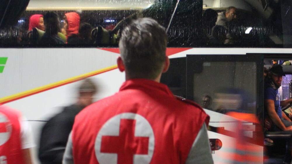 Ob am Fluchtort, bei der Durchreise oder am Ziel: das Rote Kreuz hilft überall