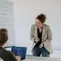 Eithne Knappitsch beim Unterricht an der FH Kärnten