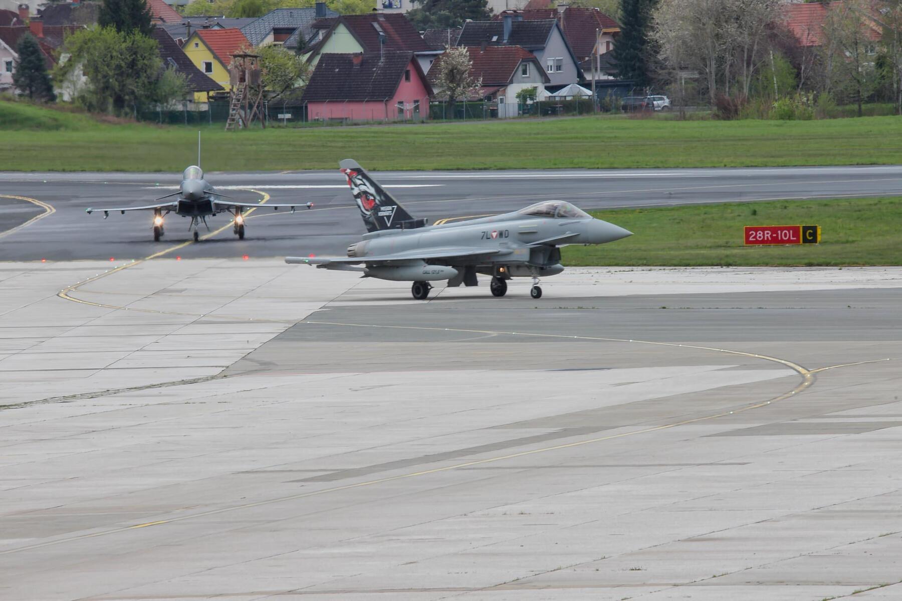 Flughafen Klagenfurt: Unbekanntes Flugzeug löst  Eurofighter-Alarm in Kärnten aus