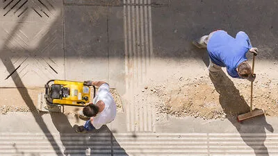 Da "verbetonierter" Boden kein Wasser aufnehmen, fehlt die kühlende Wirkung der Verdunstung