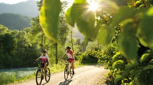 Am Drauradweg laden beschauliche Plätze zur Rast