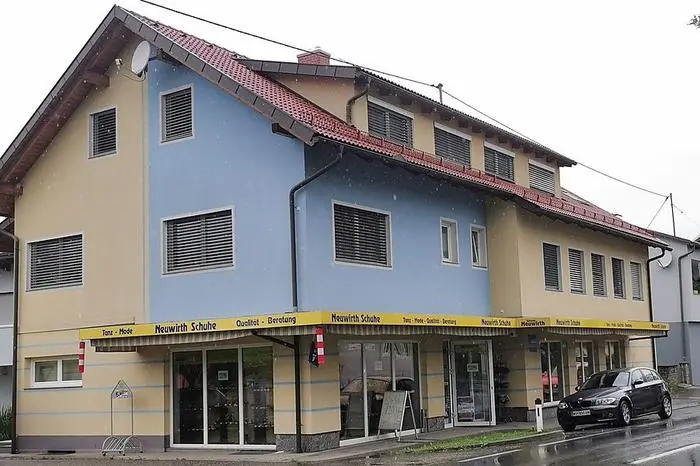 An der Hauptstraße in St. Stefan befindet sich Neuwirth Schuhe